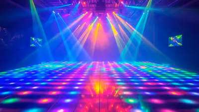 Pista de baile LED en plena fiesta, momento típico para el disparo de cañones de confeti
