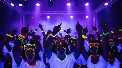 Luz neón y UV en una fiesta temática