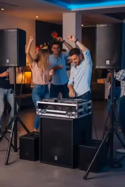 Bocinas montadas en una fiesta privada
