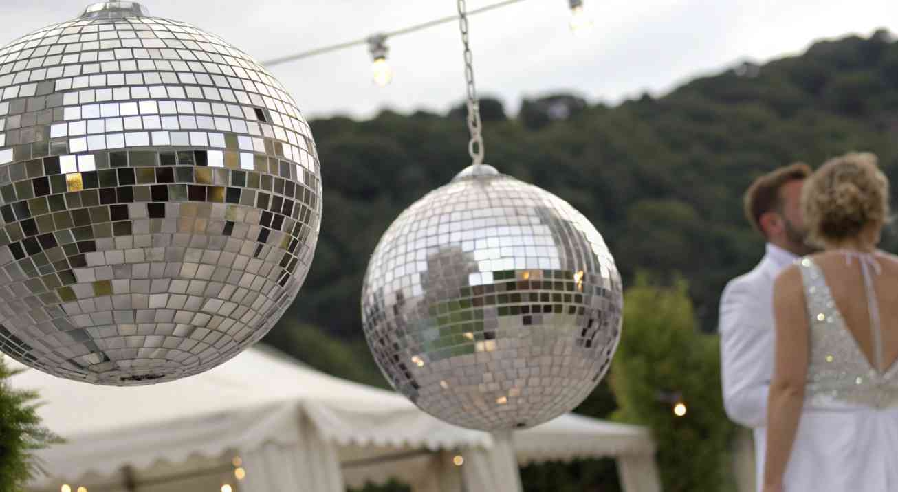 Renta de Bolas Disco para Bodas y Fiestas Elegantes