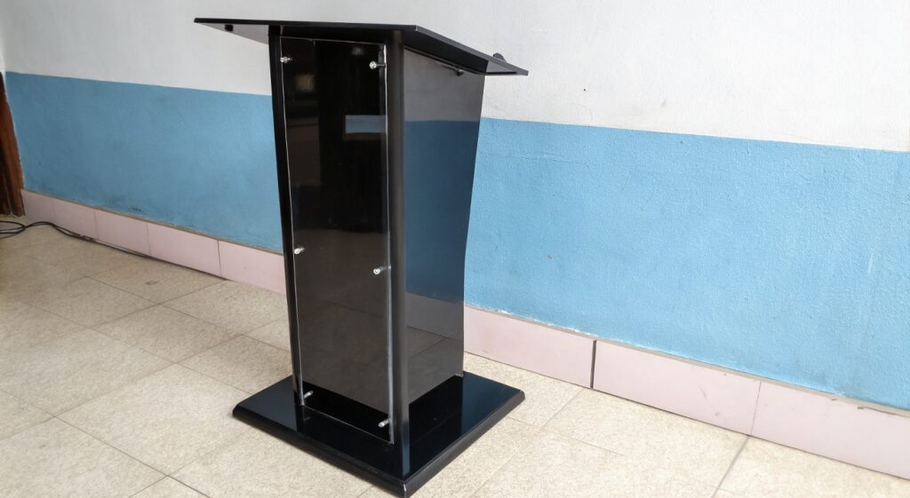 renta de podium de acrilico negro