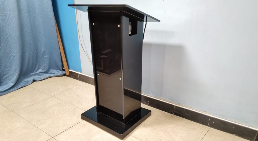 renta de podium de acrilico negro