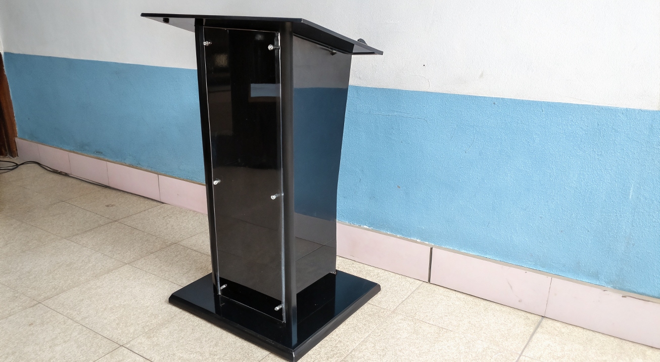 renta de podium de acrilico negro